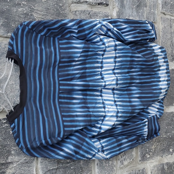 NWT Vince Silk Shibori Tie Dye Blouse Blue White Size 4 - Picture 4 of 13
